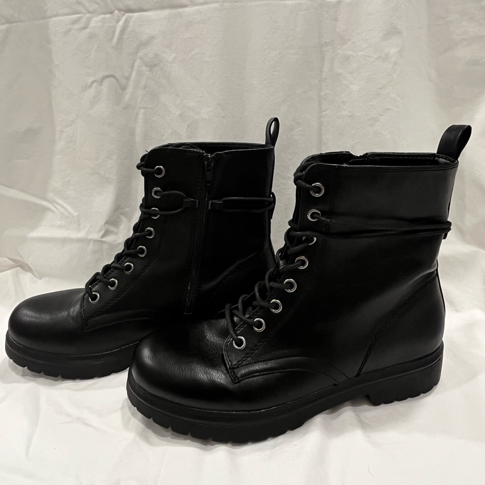SO Women’s Lace/Zip Faux Leather Boots Size:(10M)